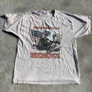 Vintage American hero’s tee Size large